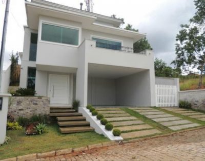 Casa 4 dormitórios em Águas de Lindóia